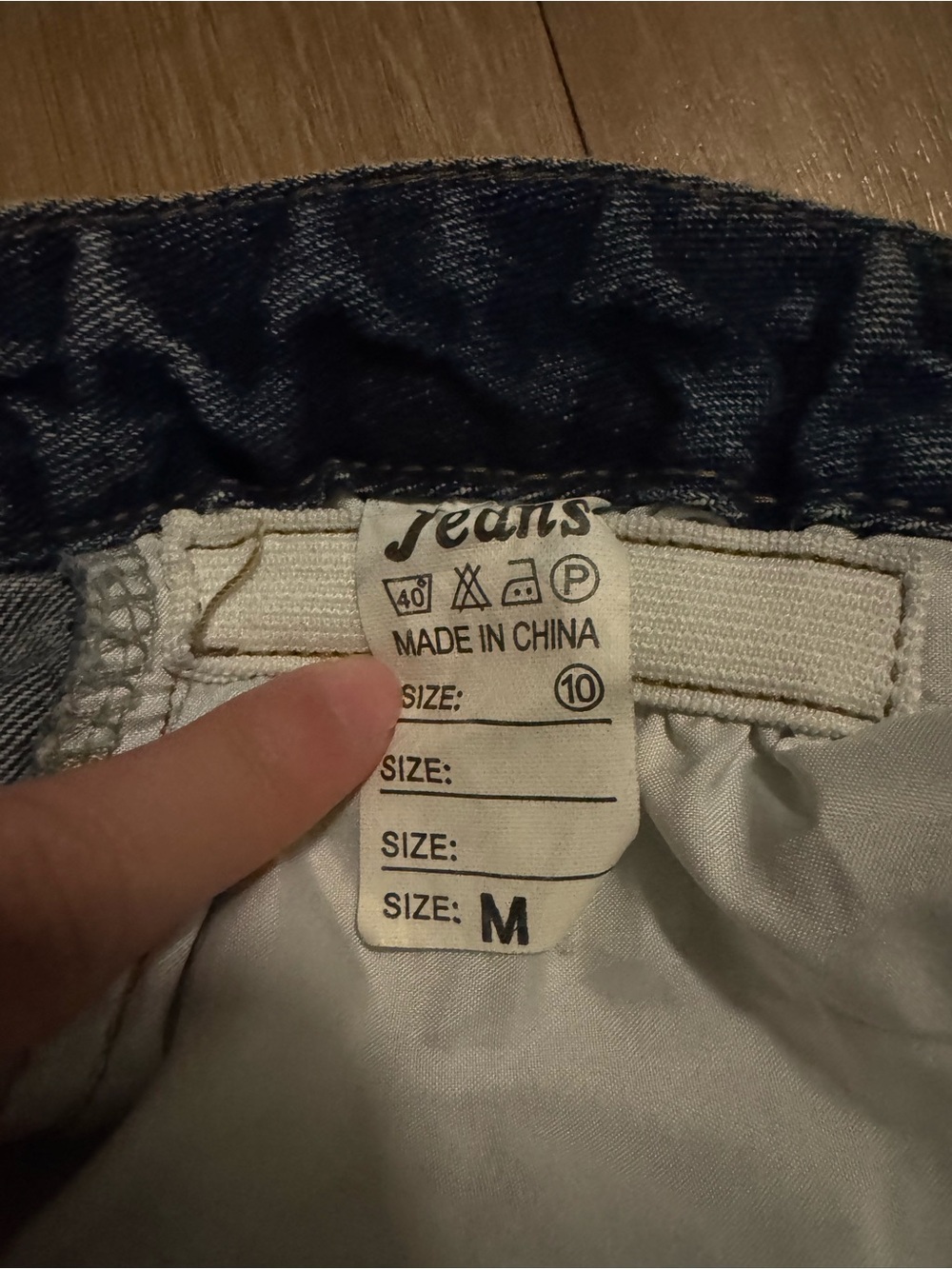 High-Waist Dark Blue Denim Shorts with Rolled Hem - Picture 3 of 3